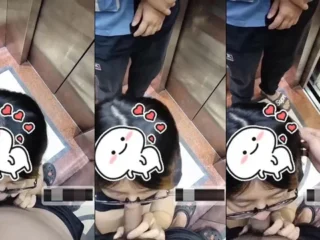Đang public bú cu trong thang máy thì bất ngờ có người lạ vào em vẫn hồn nhiên mặc kệ