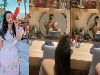 Em đang soi gương trang điểm thì anh đã kéo em lên giường không kịp trở tay