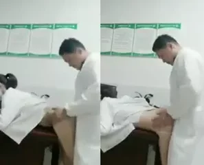 Chơi em nữ y tá trong phòng làm việc